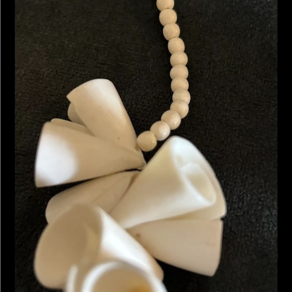 FINAL CLEARANCE VINTAGE (3) PUKA SHELL/MOTHER OF PEARL NECKLACES/PAIR EARRINGS - Picture 6 of 13